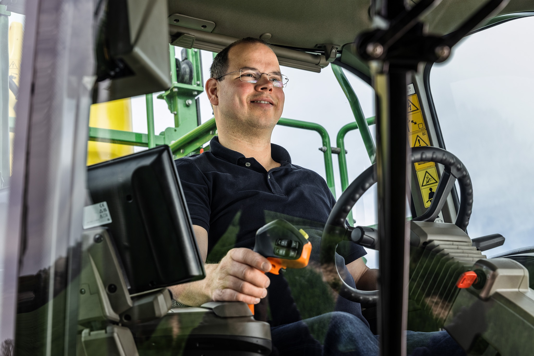 Operatorius 500R kabinoje iš arti Operatorius 500R kabinoje iš arti