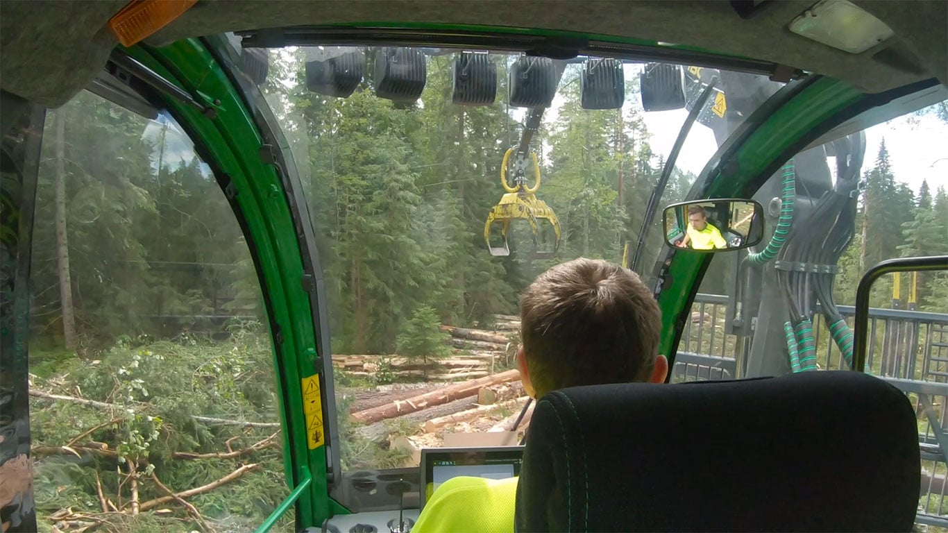 Sukiojamoji ir išlyginamoji kabina suteikia ergonomišką darbo aplinką