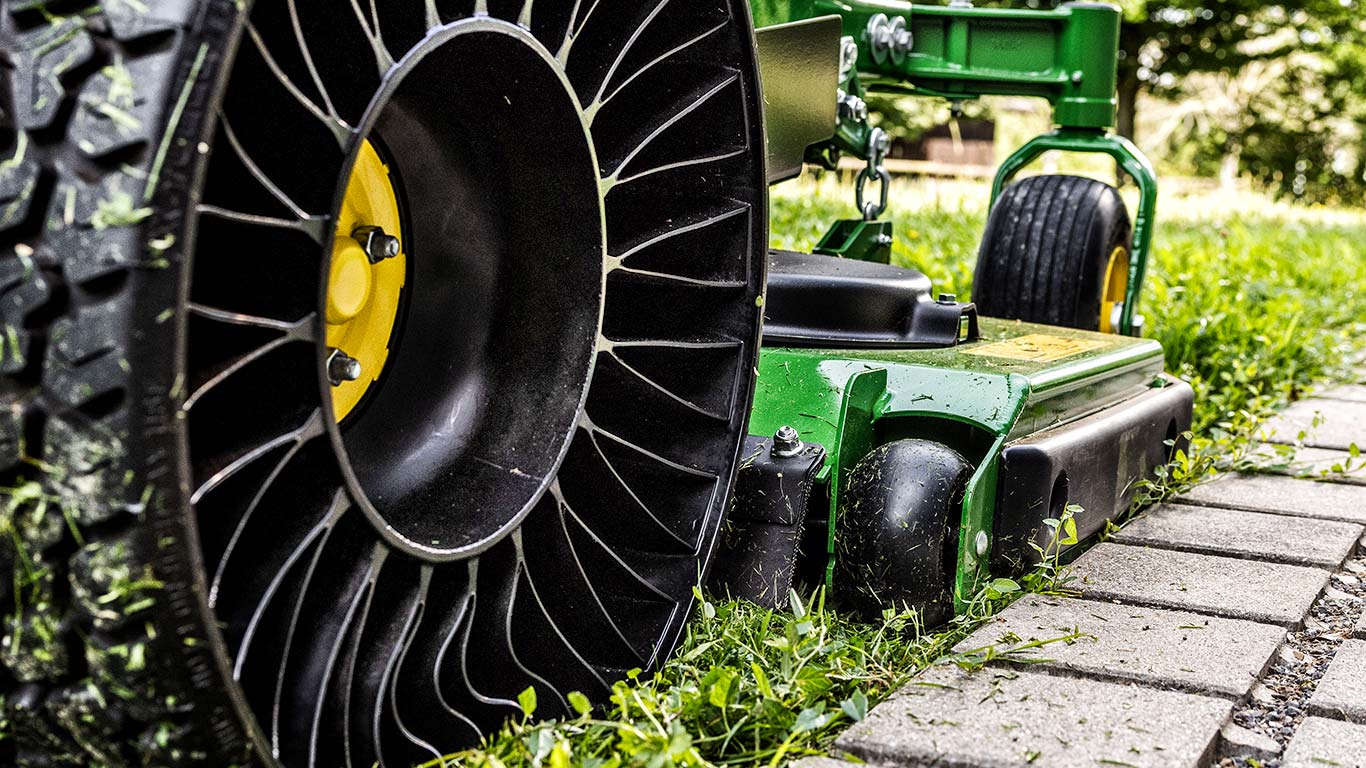 Michelin X Tweel bekamerės radialinės padangos vejos priežiūrai (pasirinktinės)