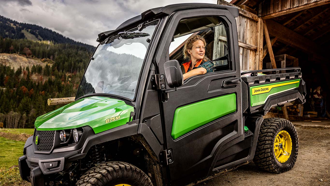 Universalieji visureigiai Gator, XUV865M, moderni kabina