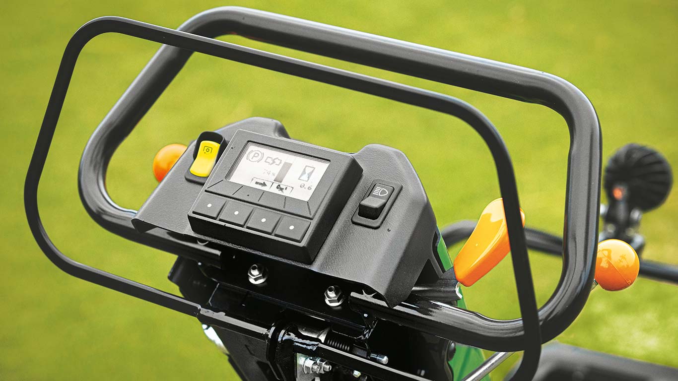 220SL, operatoriaus valdymas, studija, stumiamosios vejapjovės ir žolės pjovimo traktoriai, golfas ir sportiniai žaidimai