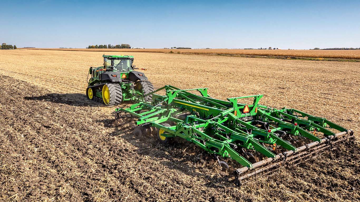 9 serijos traktorius l John Deere